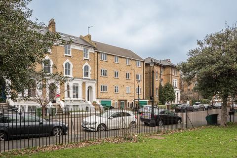 1 bedroom flat for sale, Grafton Square, London SW4