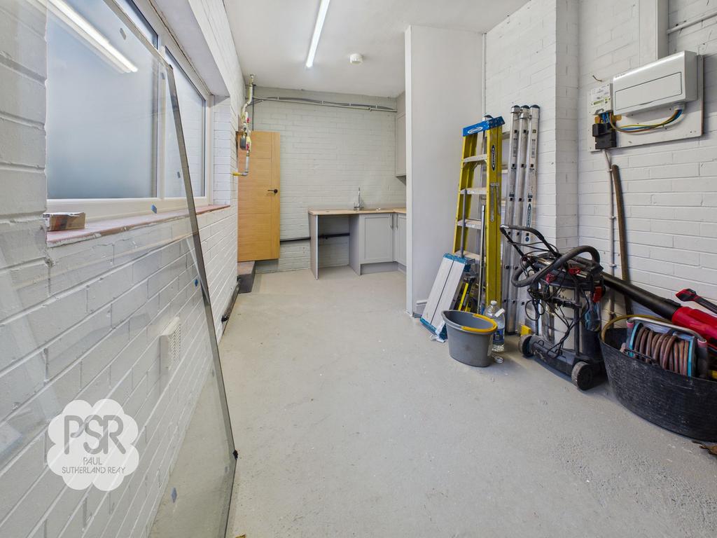 Integrated Garage / Utility Room