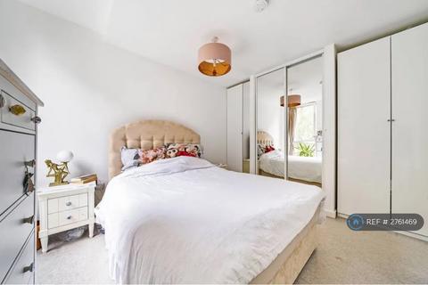 2 bedroom flat to rent, Walworth Road, London, SE17