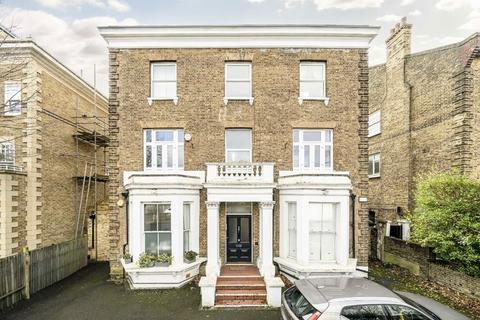 3 bedroom flat to rent, Thurlow Park Road, London SE21