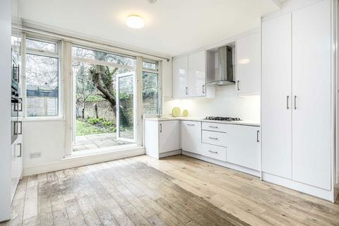 3 bedroom flat to rent, Thurlow Park Road, London SE21