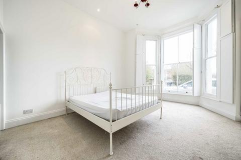 3 bedroom flat to rent, Thurlow Park Road, London SE21