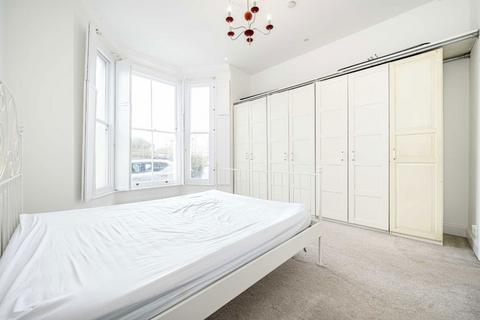 3 bedroom flat to rent, Thurlow Park Road, London SE21
