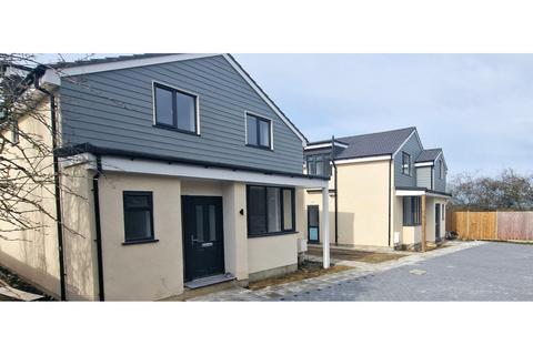 4 bedroom detached house for sale, Warden Road, Sheerness, ME12