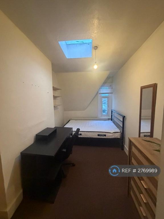 Bedroom 1 Photo 1