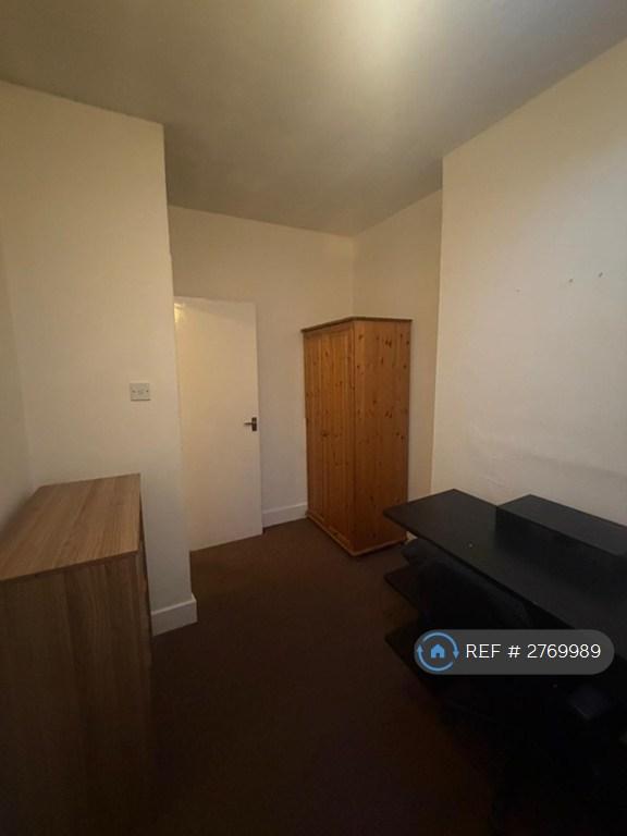 Bedroom 1 Photo 2