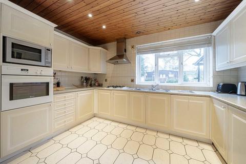 undefined, The Avenue, Sunbury-On-Thames TW16