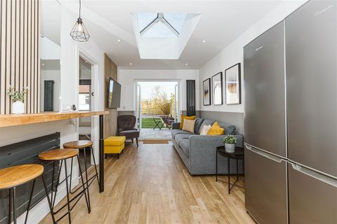 Eighth Avenue, Bristol BS7