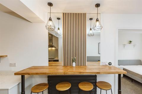 undefined, Eighth Avenue, Bristol BS7