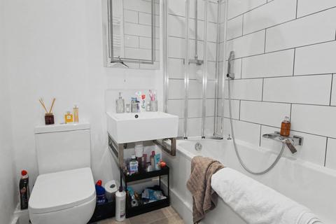 undefined, Walton Road, East Molesey KT8