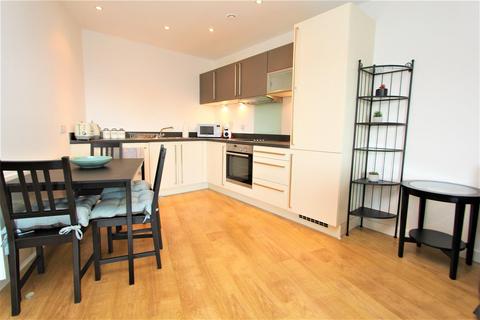 2 bedroom flat to rent, Candle House, Granary Wharf