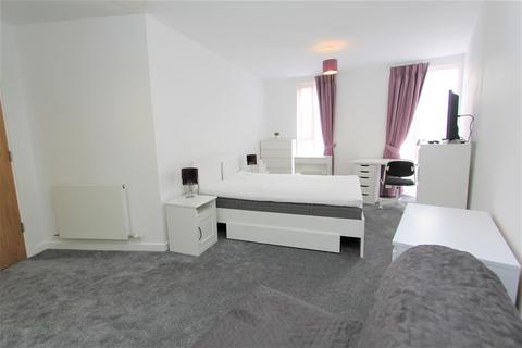 2 bedroom flat to rent, Candle House, Granary Wharf