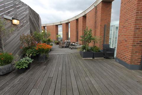 2 bedroom flat to rent, Candle House, Granary Wharf