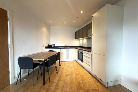 2 bedroom flat to rent, Candle House, Granary Wharf