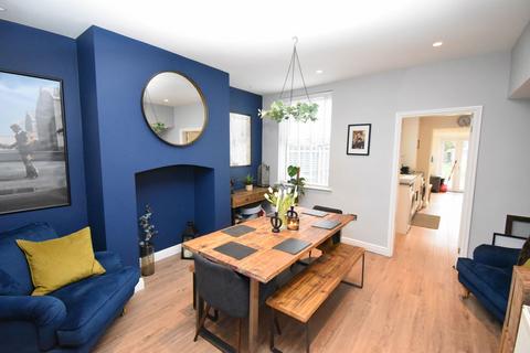 4 bedroom semi-detached house for sale, Liverpool Road, Widnes, WA8 7JB