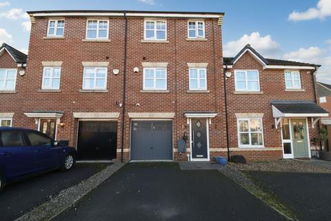4 bedroom terraced house for sale, Roseway Avenue, Cadishead, M44