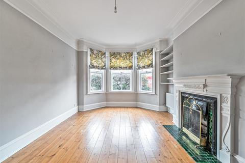 2 bedroom flat for sale, Temple Road, London NW2