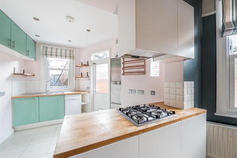 2 bedroom flat for sale, Temple Road, London NW2
