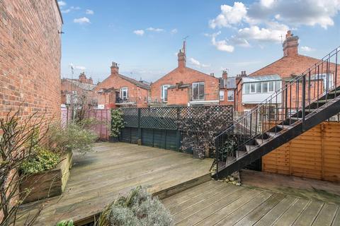 2 bedroom flat for sale, Temple Road, London NW2