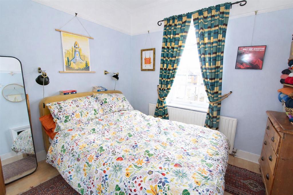 Bed 1b.jpg