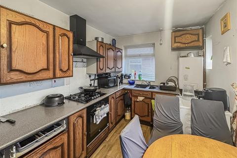2 bedroom apartment for sale, Monks Road, Windsor