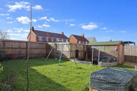 3 bedroom detached house for sale, Arlesey Road, Henlow, SG16