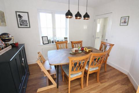 3 bedroom detached house for sale, Arlesey Road, Henlow, SG16