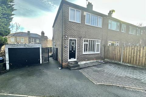 3 bedroom townhouse for sale, Ebury Close, Batley