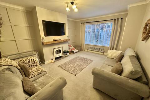 3 bedroom townhouse for sale, Ebury Close, Batley