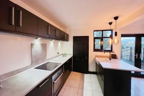 3 bedroom end of terrace house for sale, Amyson Road, Leicestershire LE5