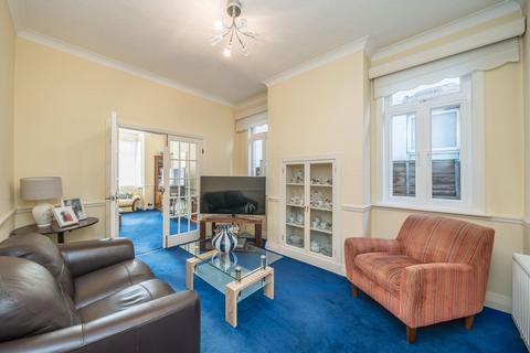 undefined, London Road, Isleworth TW7