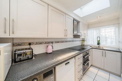 undefined, London Road, Isleworth TW7