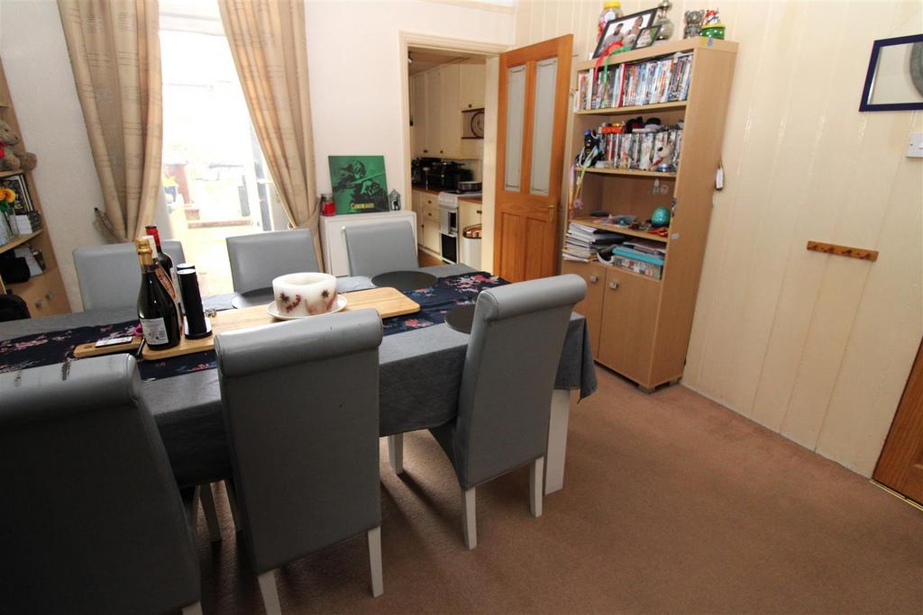 Dining room 1.JPG