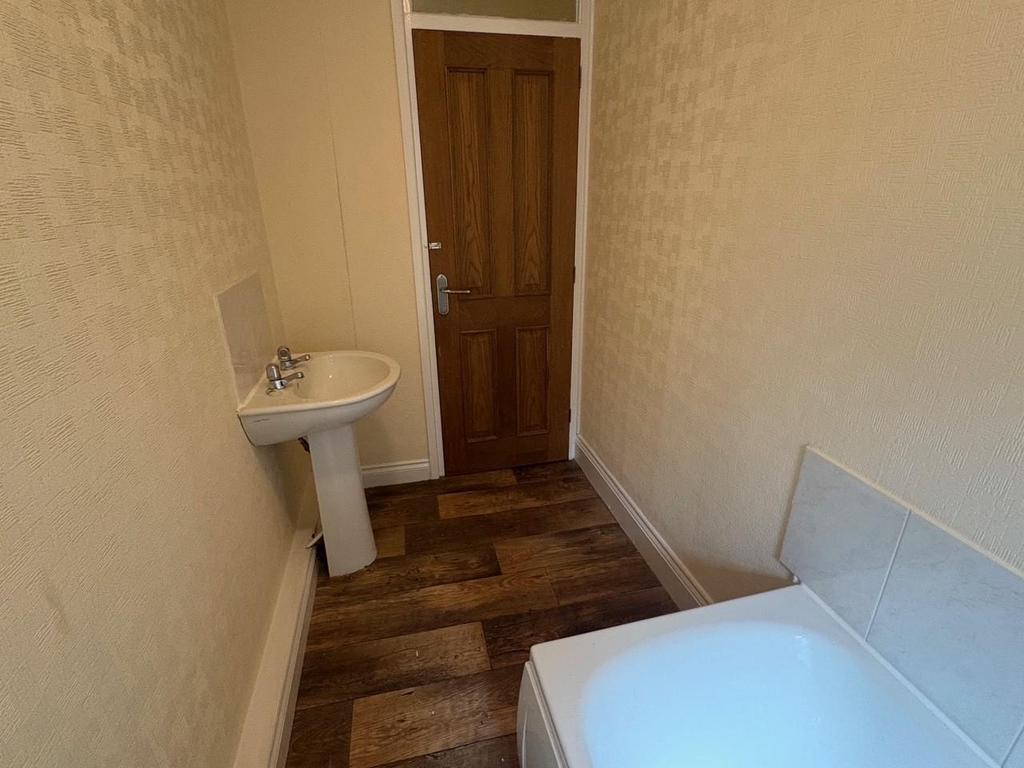 Bathroom2.jpg