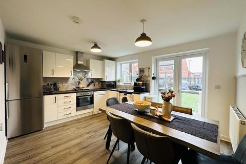3 bedroom semi-detached house for sale, Cambridge Drive, Thorne, Doncaster