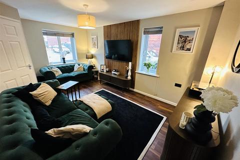 3 bedroom semi-detached house for sale, Cambridge Drive, Thorne, Doncaster