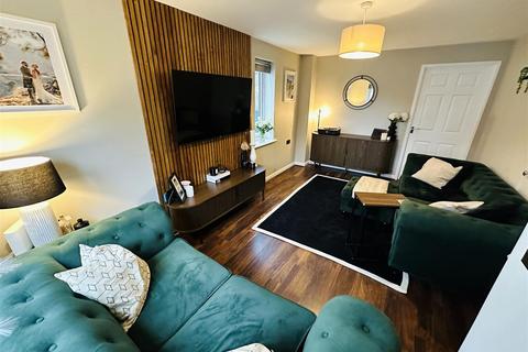3 bedroom semi-detached house for sale, Cambridge Drive, Thorne, Doncaster