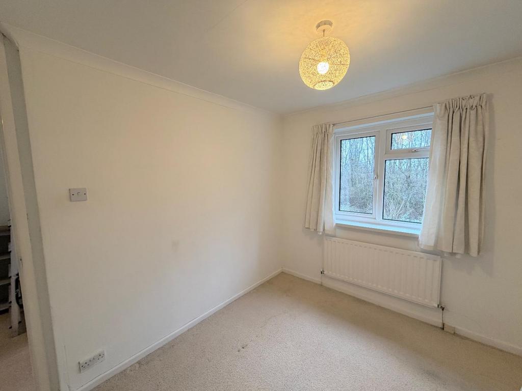 Bedroom (rear)