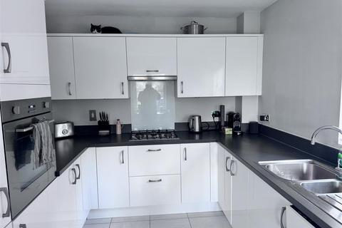 3 bedroom semi-detached house for sale, Gardenia Drive, Farnham GU10