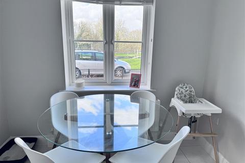 3 bedroom semi-detached house for sale, Gardenia Drive, Farnham GU10