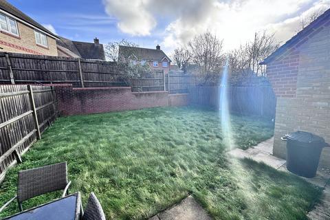 3 bedroom semi-detached house for sale, Gardenia Drive, Farnham GU10