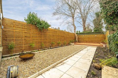 2 bedroom flat for sale, Uxbridge Road, London W12