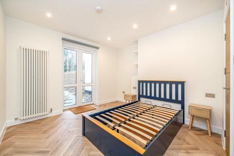 2 bedroom flat for sale, Uxbridge Road, London W12