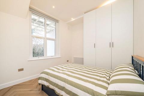 2 bedroom flat for sale, Uxbridge Road, London W12