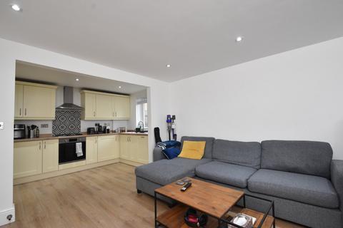 1 bedroom maisonette for sale, Vale Road, Weybridge, KT13