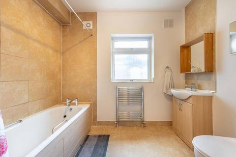 1 bedroom flat to rent, Hoveden Road, Willesden Green, NW2
