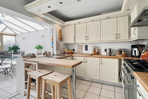 3 bedroom house for sale, Yeovil Road, Farnborough