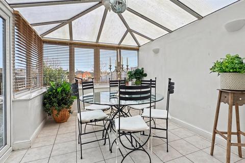3 bedroom house for sale, Yeovil Road, Farnborough