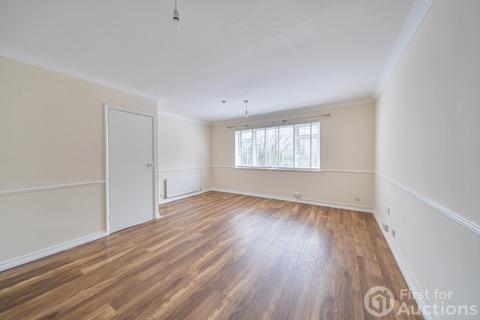 2 bedroom maisonette for sale, The Greenway, Ickenham, Uxbridge