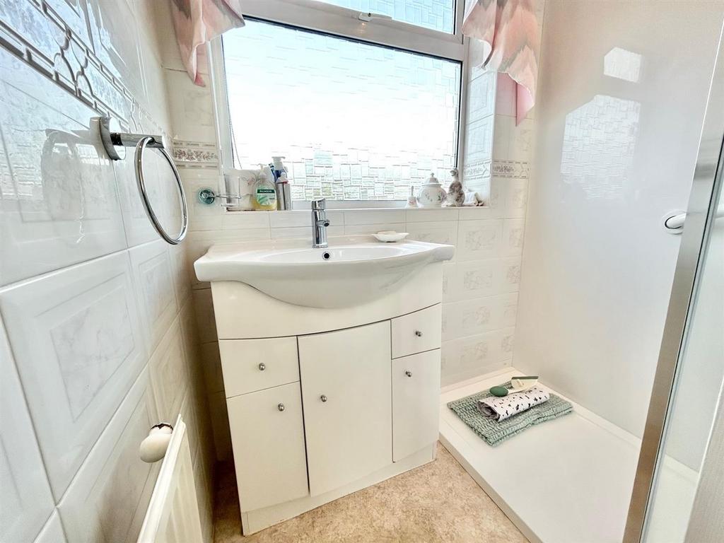 Shower Room.jpg